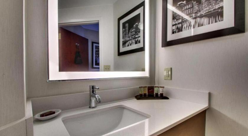 Best Western Plus Boston Hotel Exterior photo